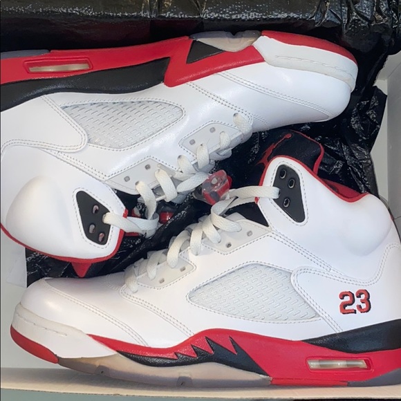 Jordan Retro V’s (fire red color way 2013) - Picture 3 of 3